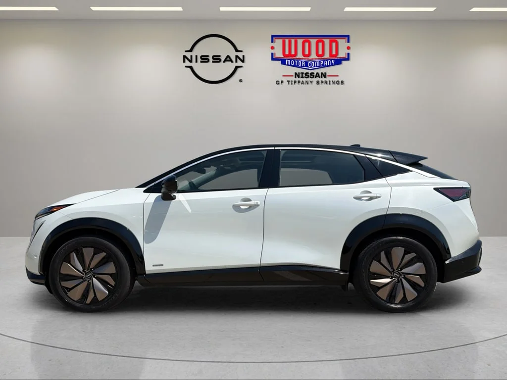Used 2023 Everest White Pearl Tricoat Black Diamond Pearl Nissan Premiere image 5