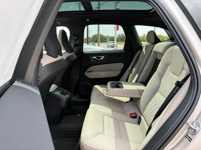 New 2026 Bright Dusk Volvo Plus image 24
