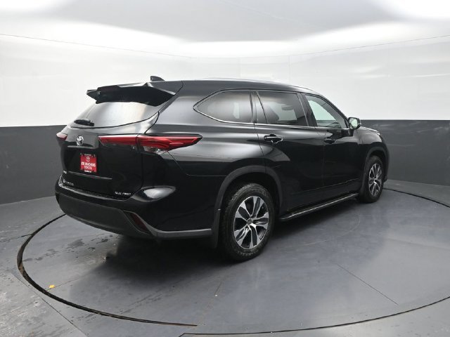 Used 2021 Black Toyota XLE image 8