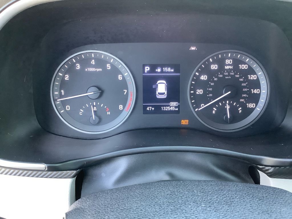 Used 2020 White Hyundai SE image 10