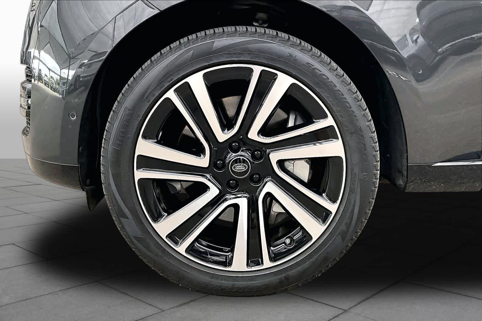 Used 2023 Carpathian Grey Premium Metallic Land Rover SE image 11