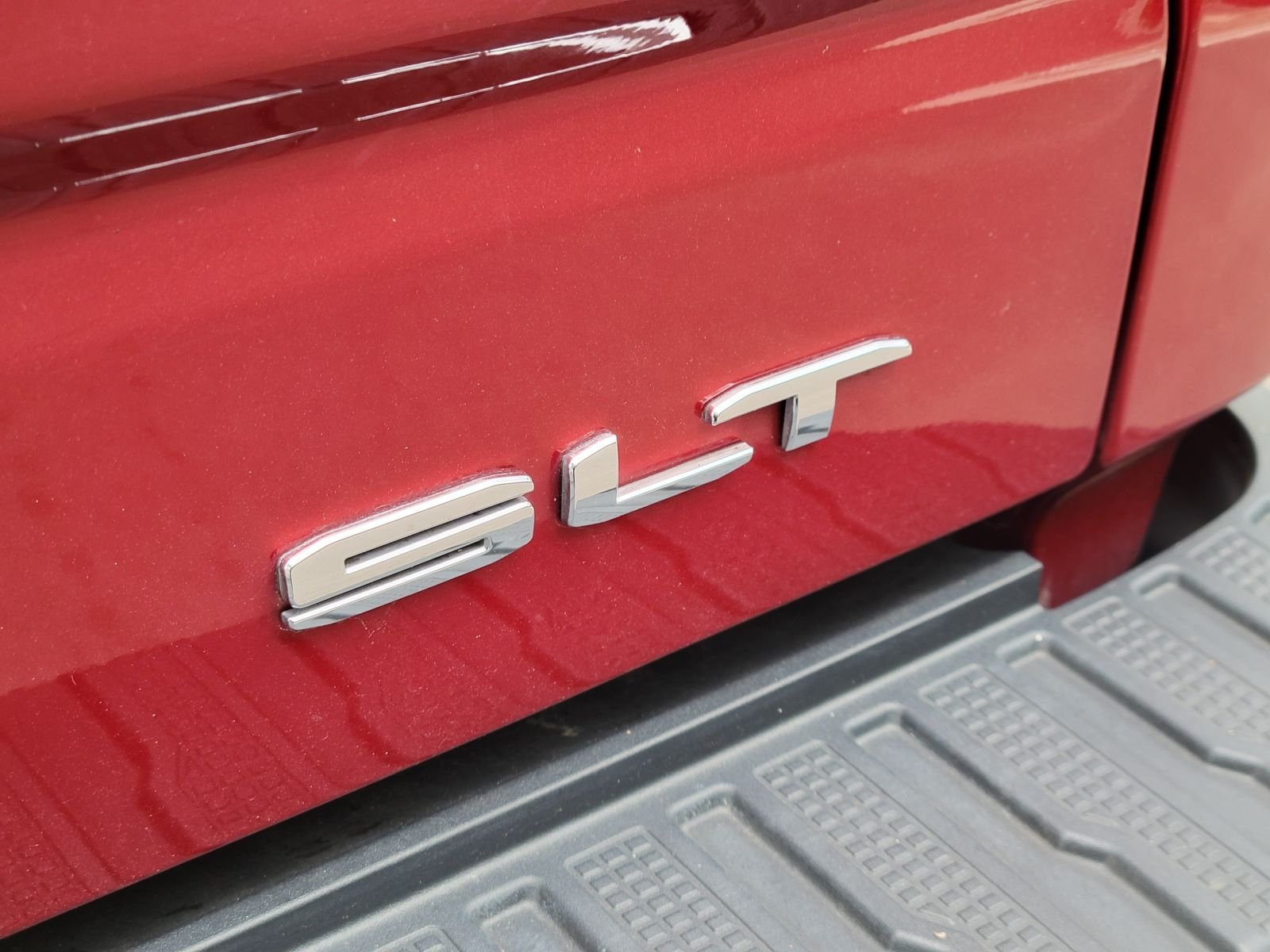 Used 2022 Red GMC SLT image 31