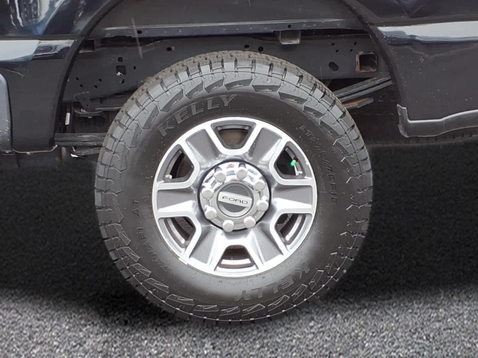 Used 2024 Agate Black Metallic Ford LARIAT image 3