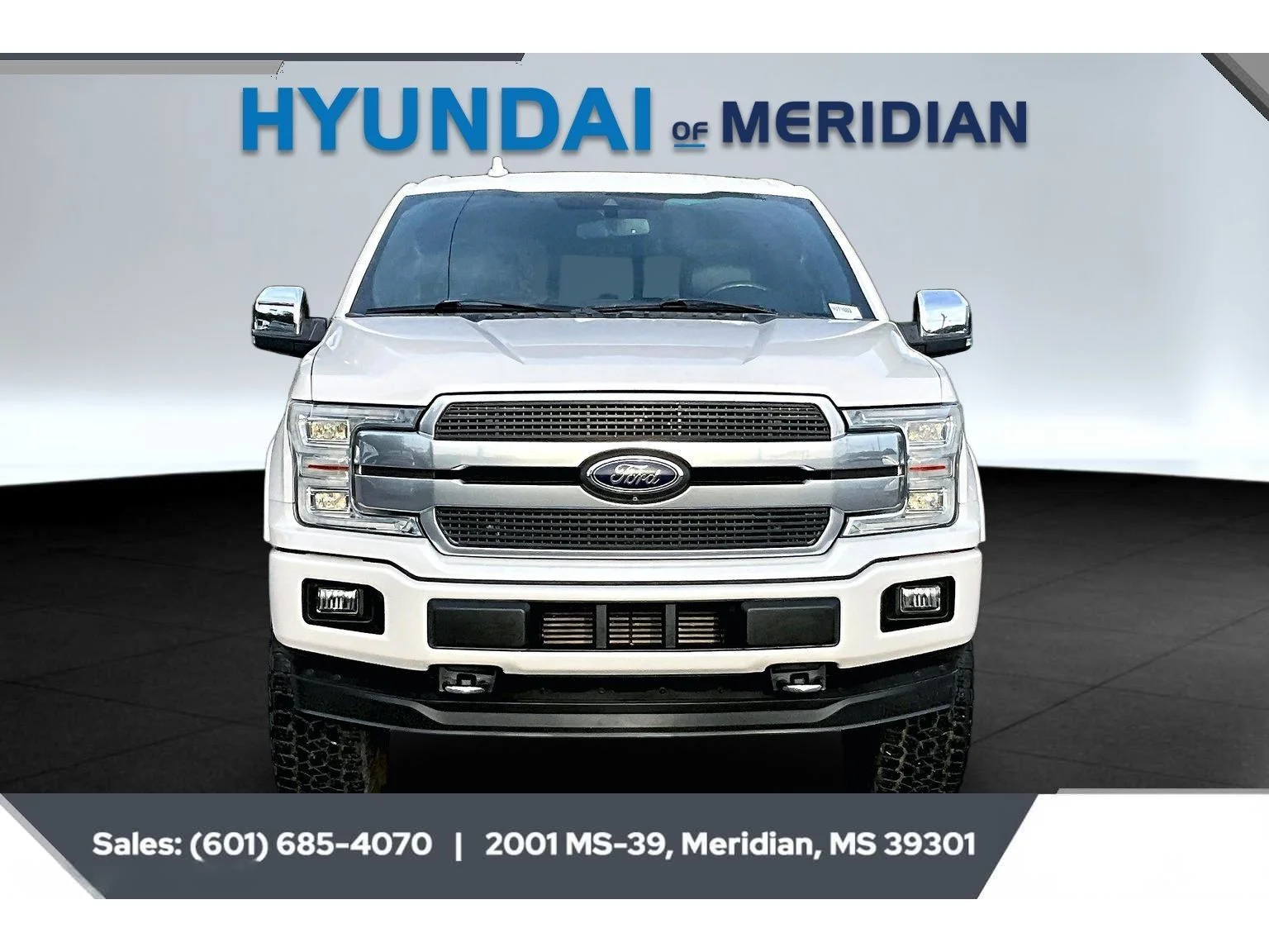 Used 2018 White Platinum Metallic Tri-Coat Ford Platinum image 3
