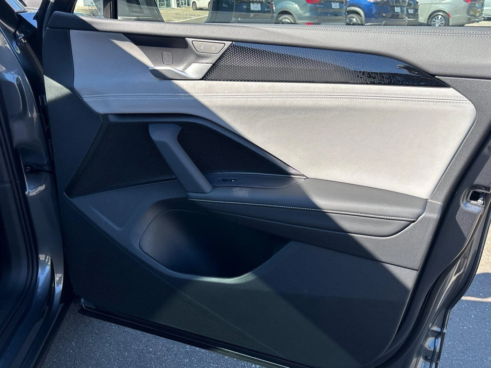 New 2026 Platinum Gray Metallic Volkswagen SE image 36
