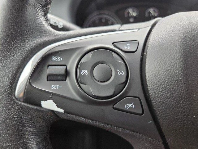 Used 2020 Summit White Buick Essence image 13