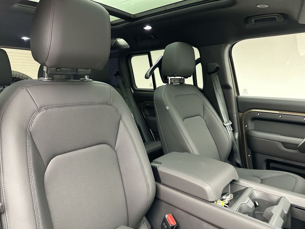 Used 2025 Gondwana Stone Metallic Land Rover S image 6