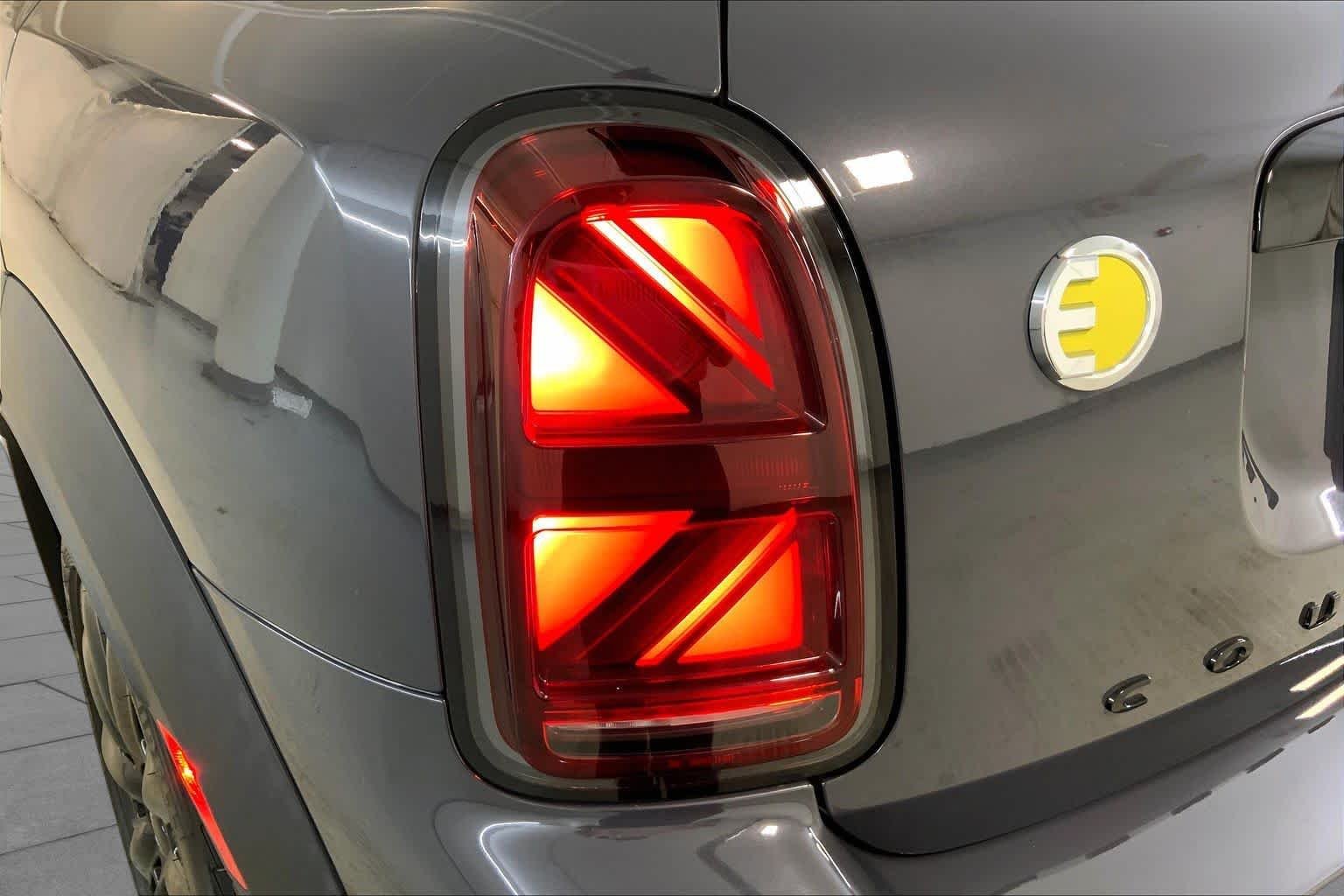 Used 2021 Thunder Grey Metallic MINI Cooper SE image 28