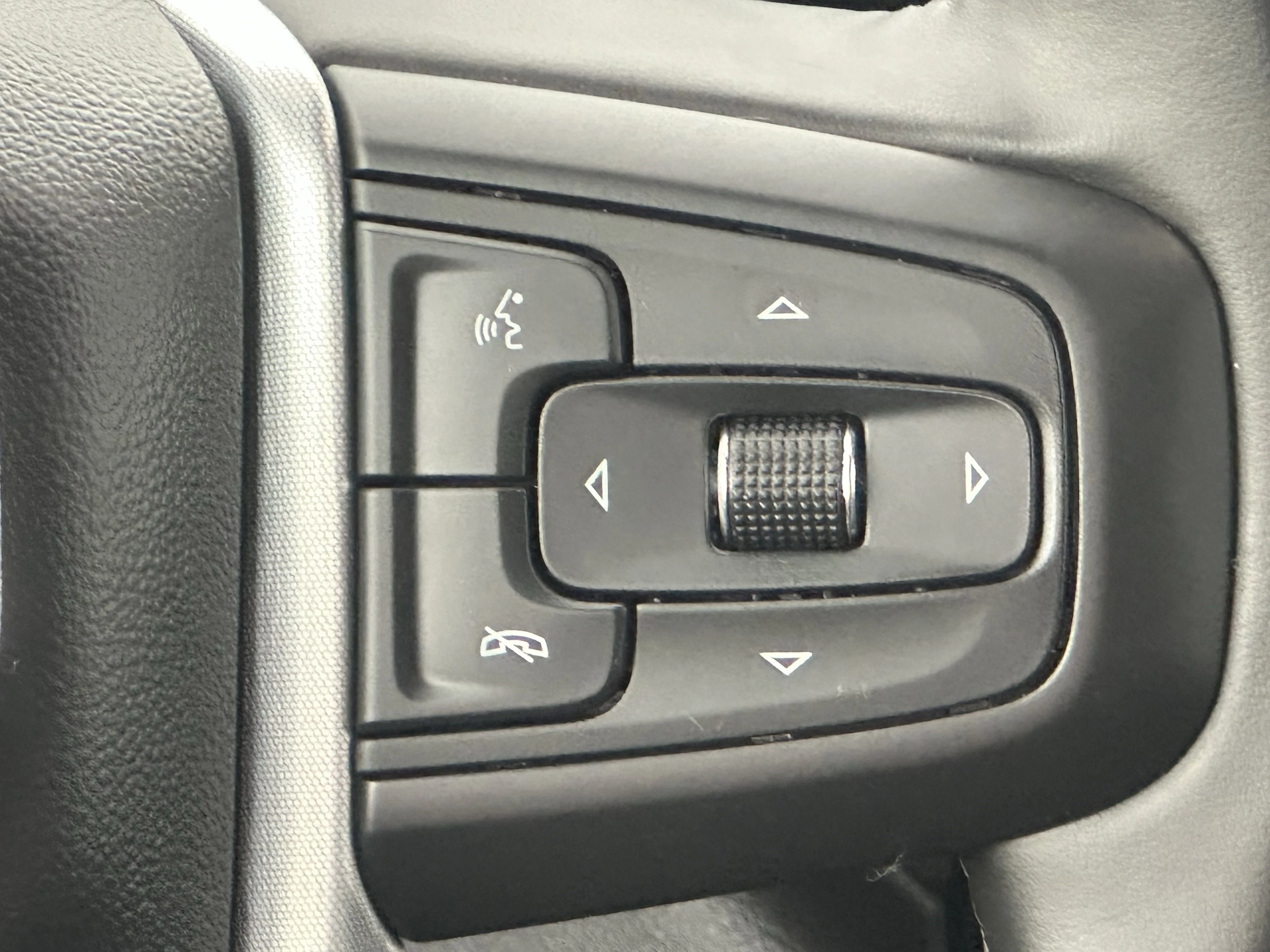 Certified Used 2025 White GMC Elevation image 13