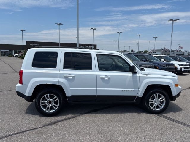 Used 2016 White Jeep Sport image 5