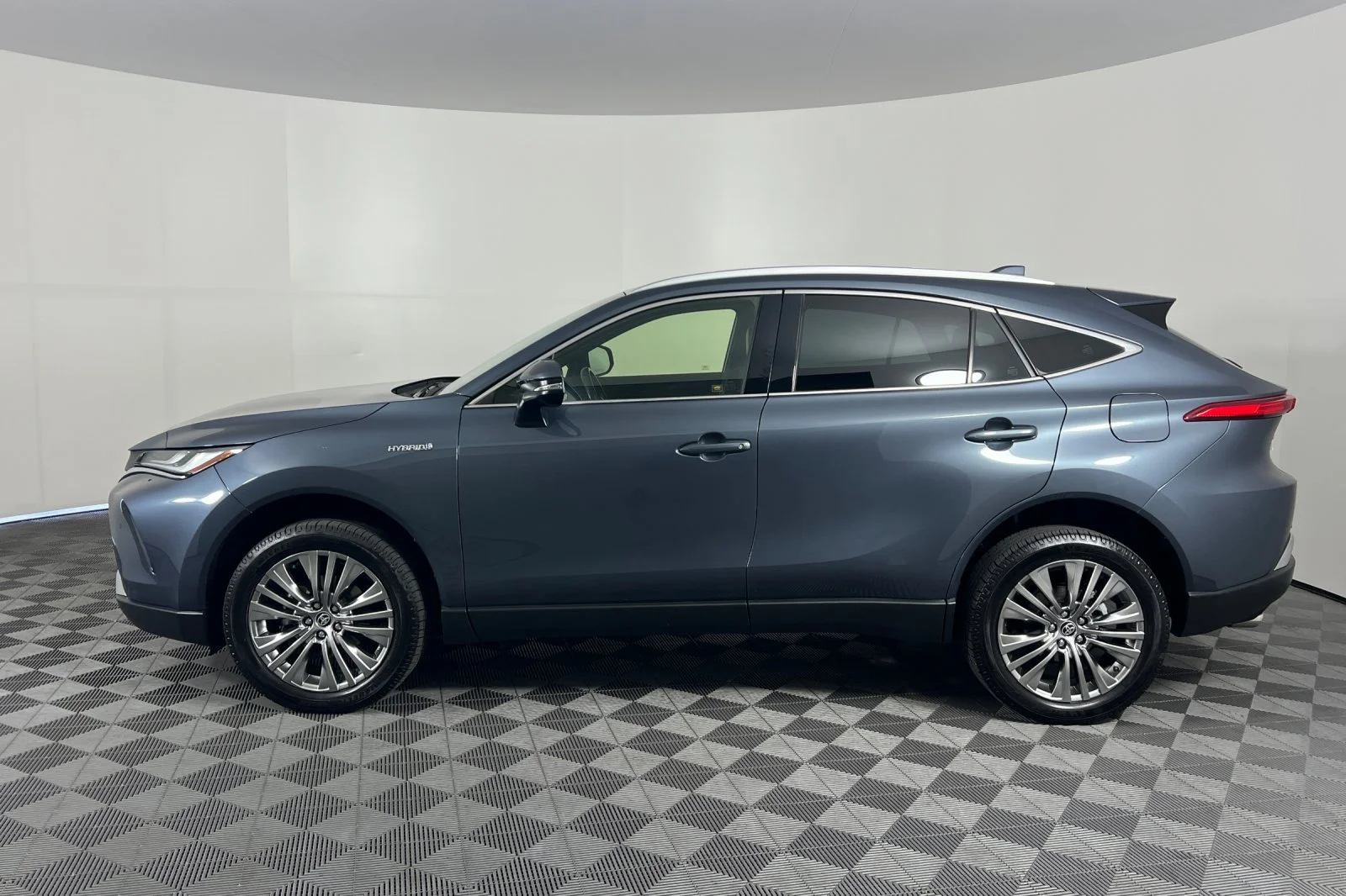 Used 2021 Coastal Gray Metallic Toyota XLE image 6