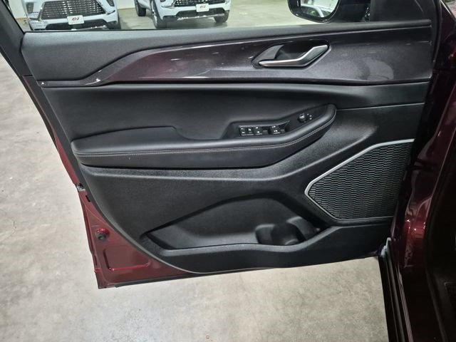 Stew Hansen Ce 2021 Velvet Red Pearlcoat Jeep Altitude image 23