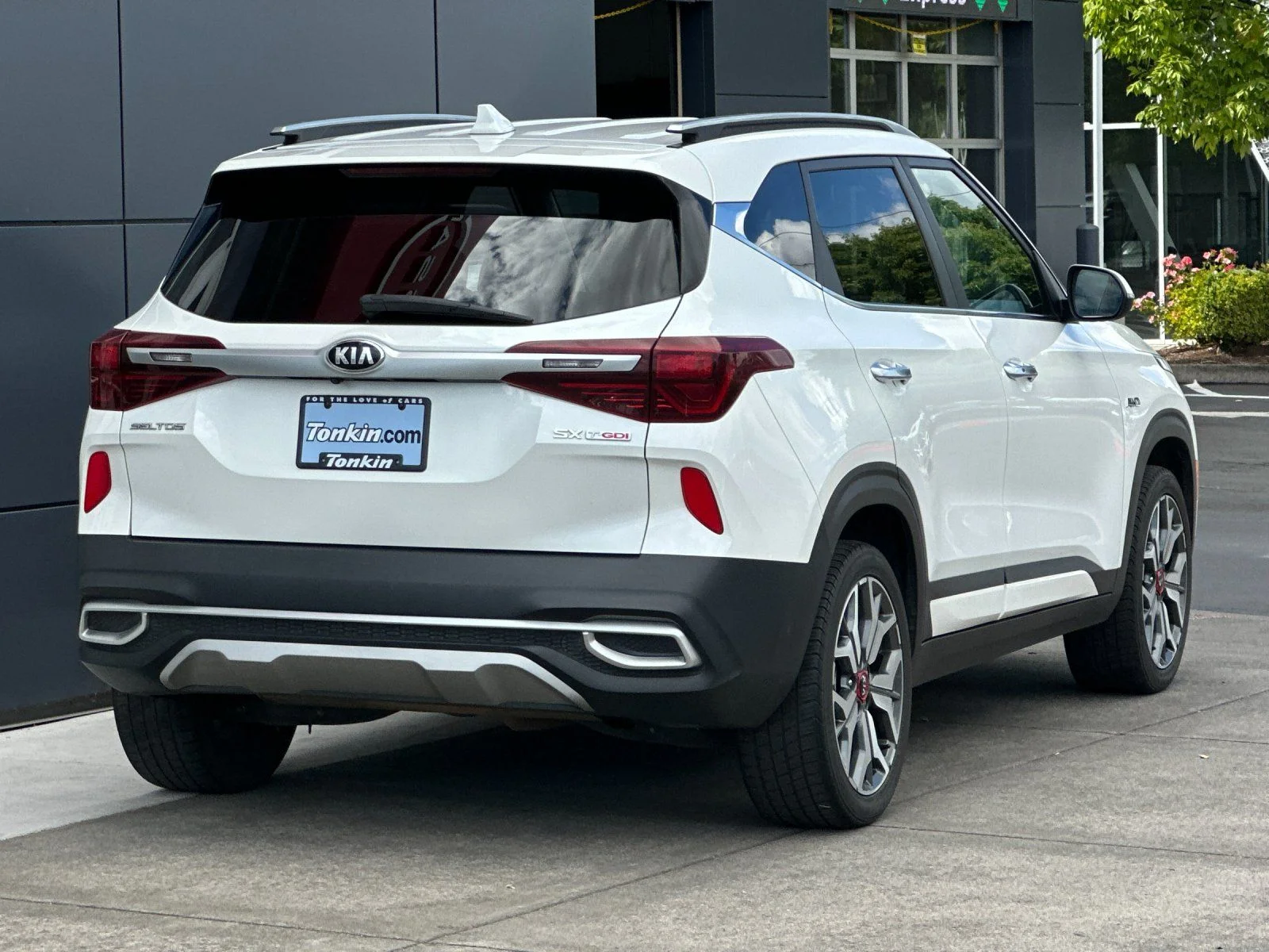 Used 2021 Snow White Pearl Kia SX image 3