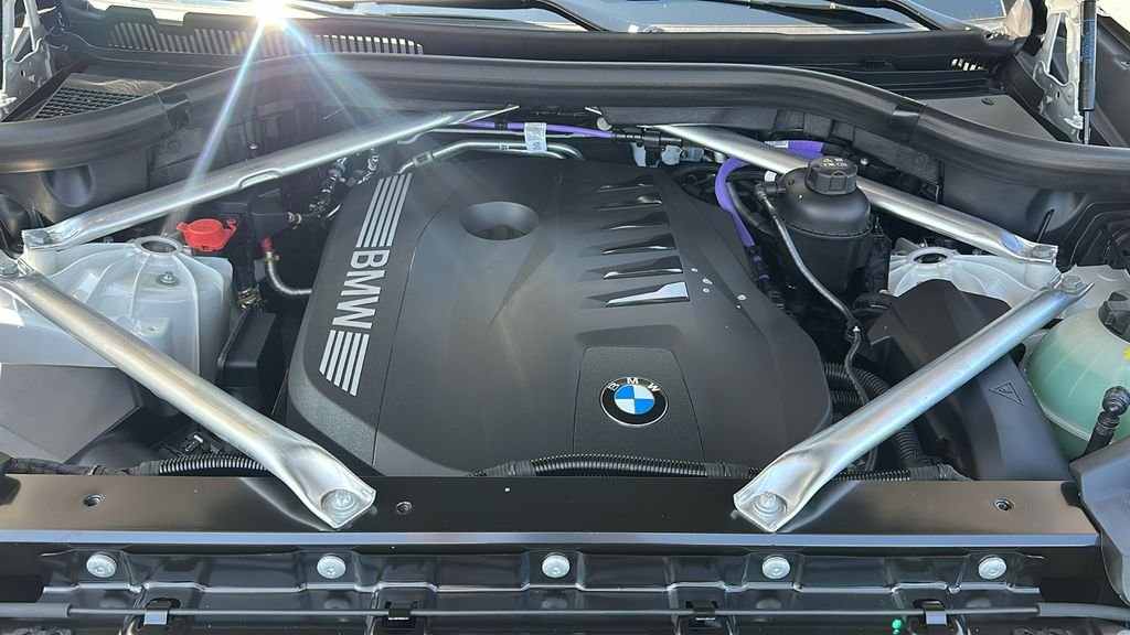 Used 2026 White BMW xDrive40i image 10