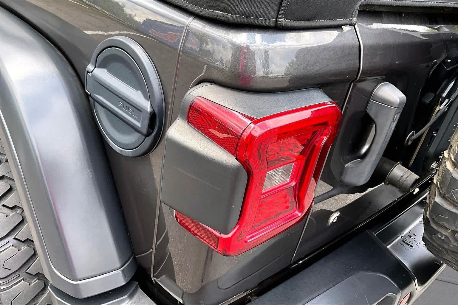 Used 2020 Granite Crystal Metallic Clearcoat Jeep Rubicon image 27