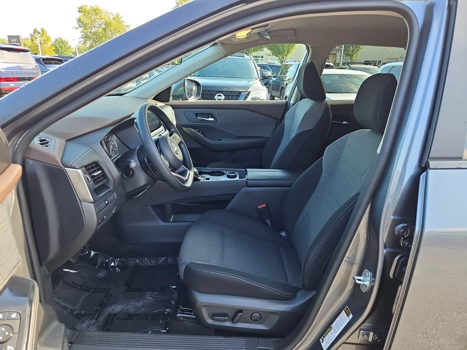 Used 2023 Gray Nissan SV image 9