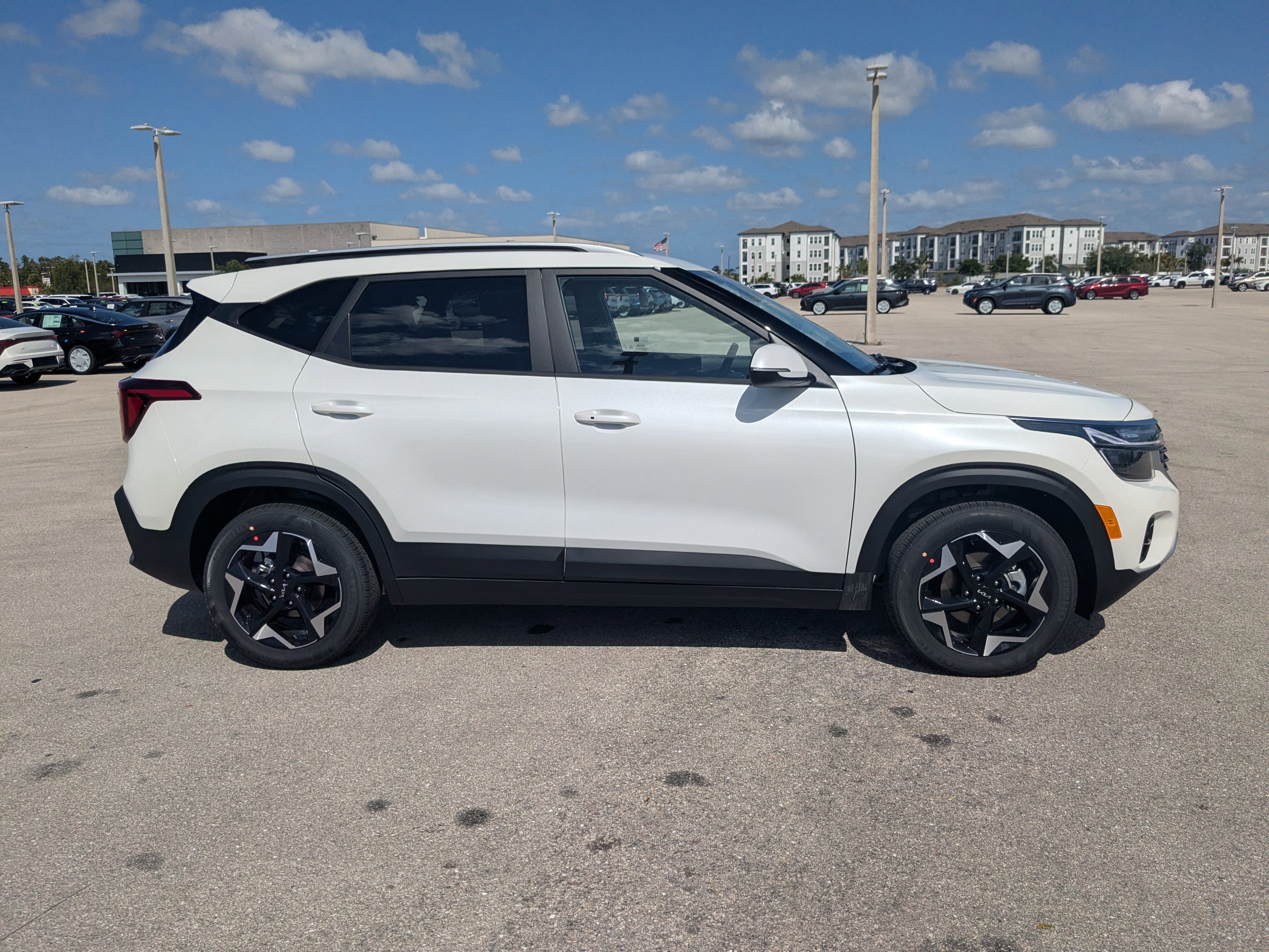 New 2026 Snow White Pearl Kia S image 4