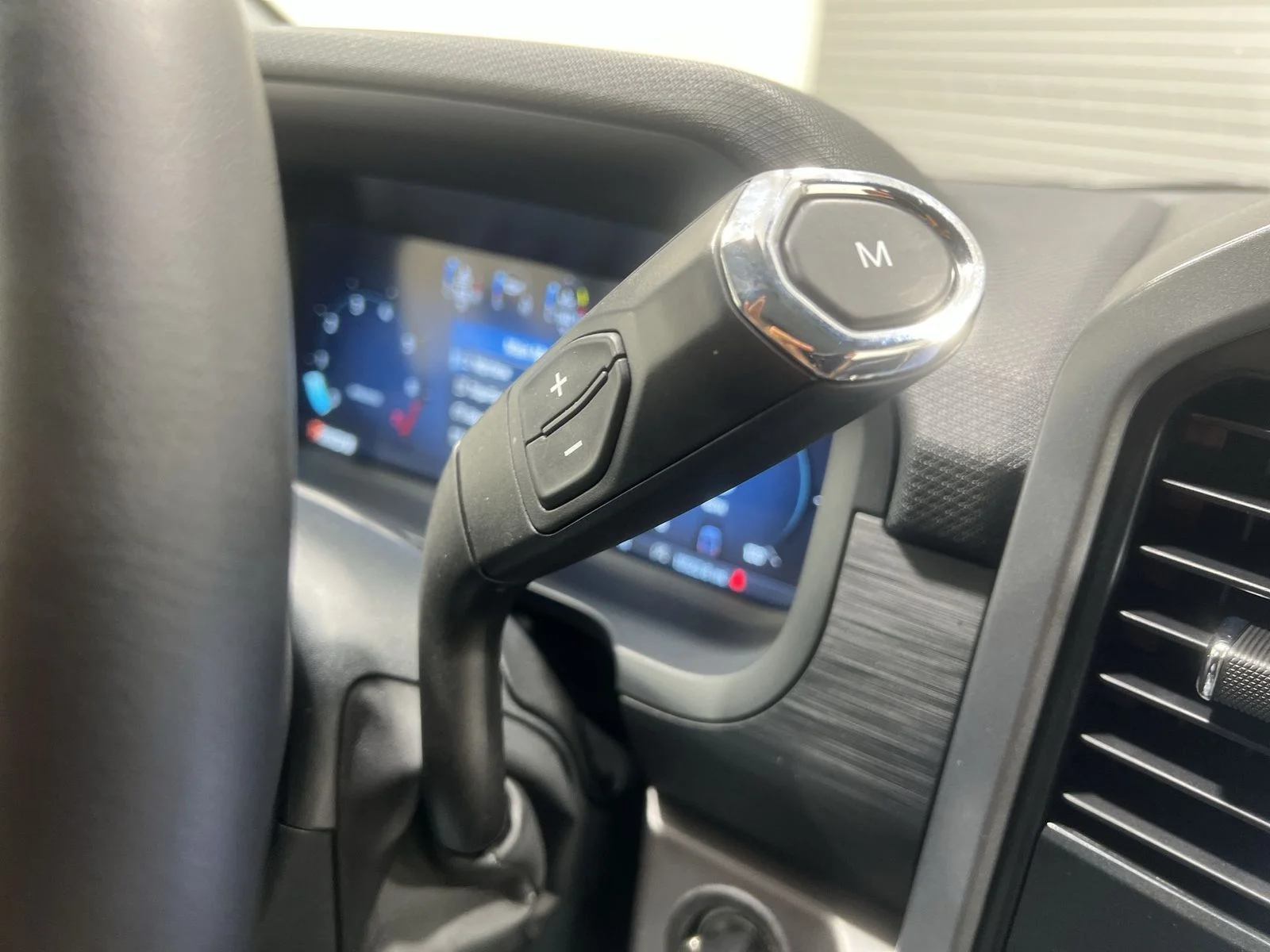 2025 Ford F-150 XLT - Photo 19