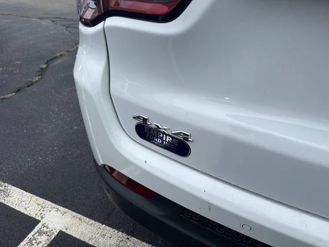 Used 2025 White Jeep Limited image 5