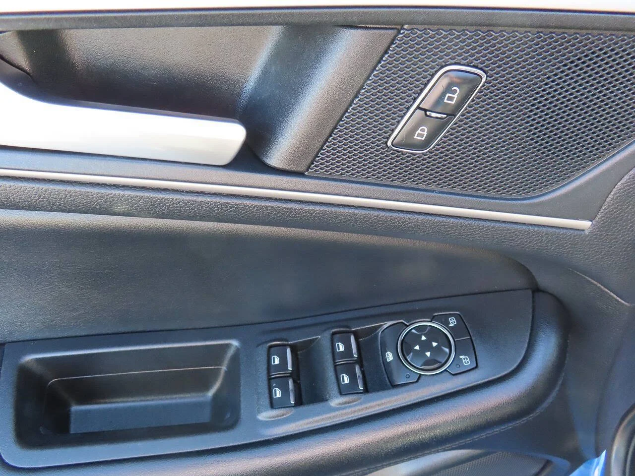 Used 2022 Atlas Blue Ford SEL AWD 4dr Crossover image 12