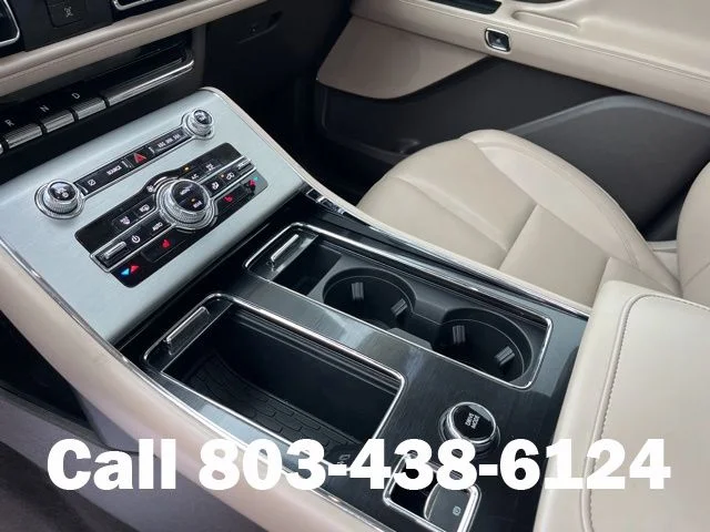 Used 2023 White Metallic Lincoln Standard image 27