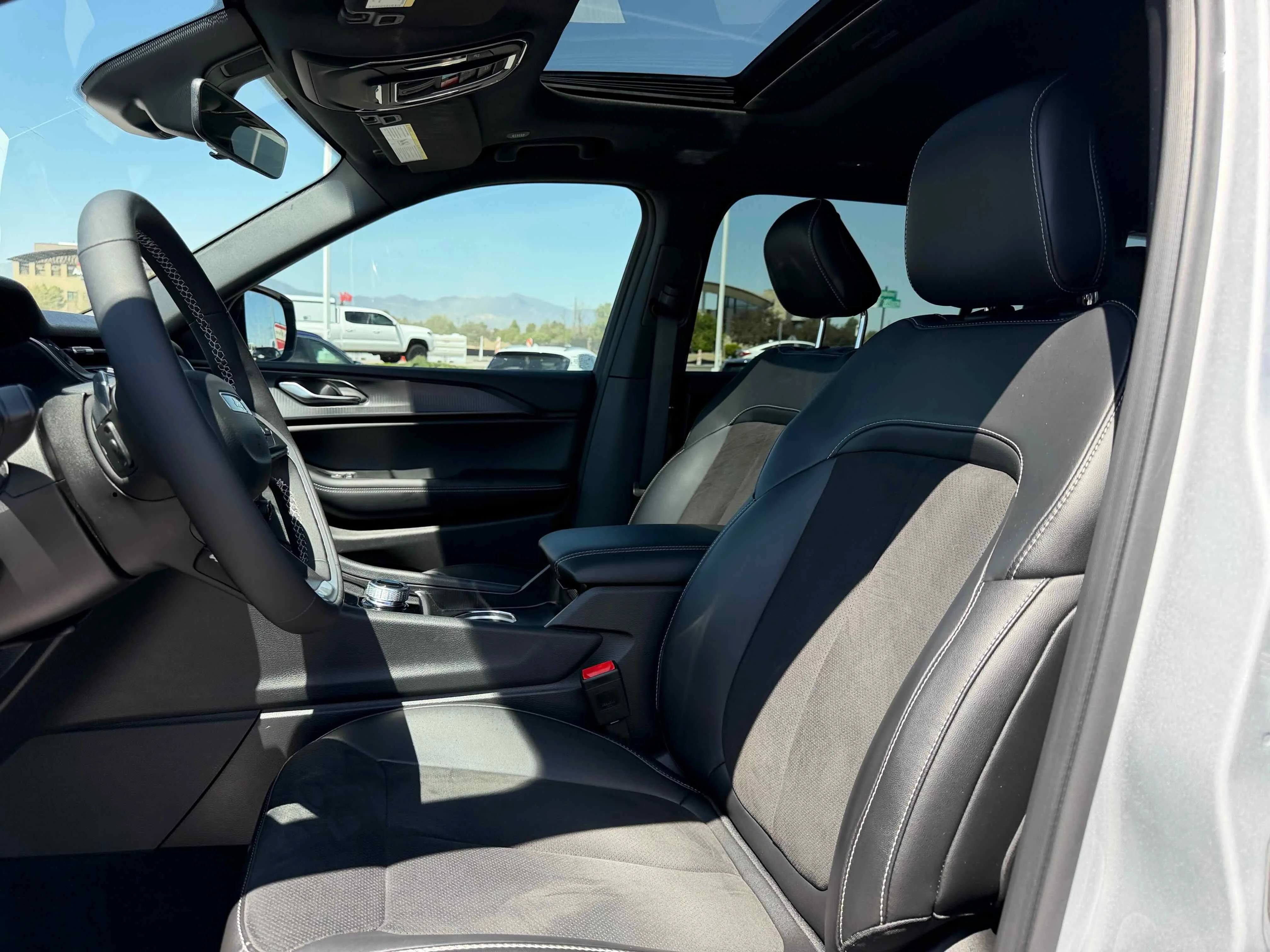 Used 2025 Silver Zynith Jeep Altitude X image 14