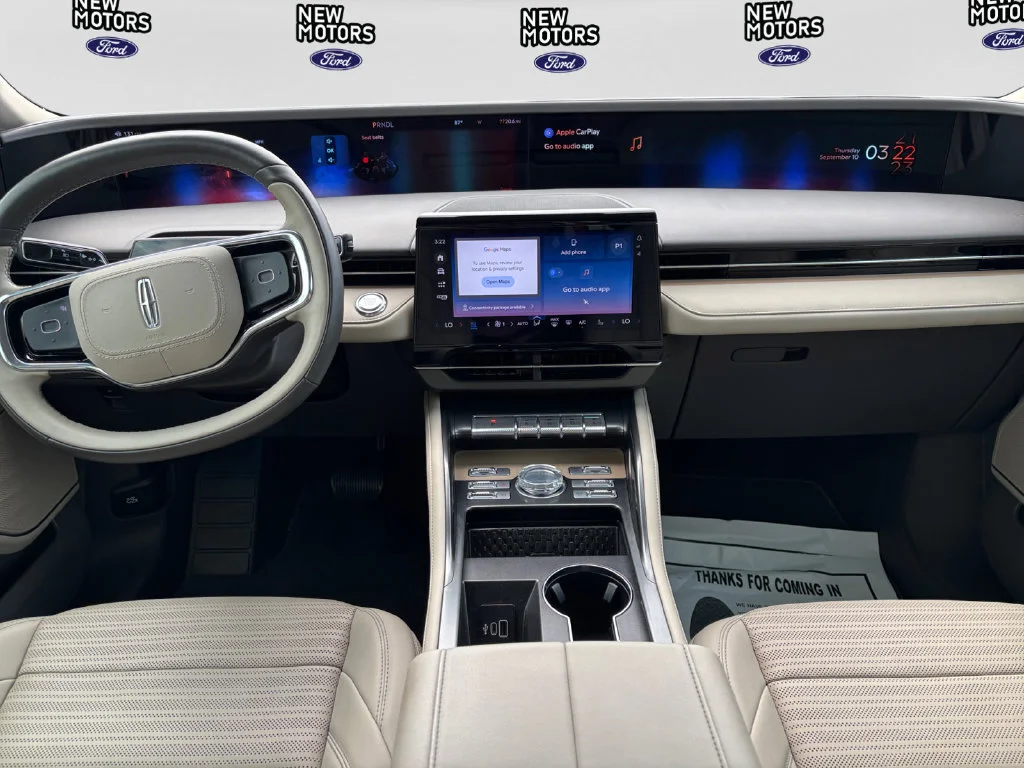 Used 2024 White Platinum Clearcoat Metallic Lincoln Reserve image 11
