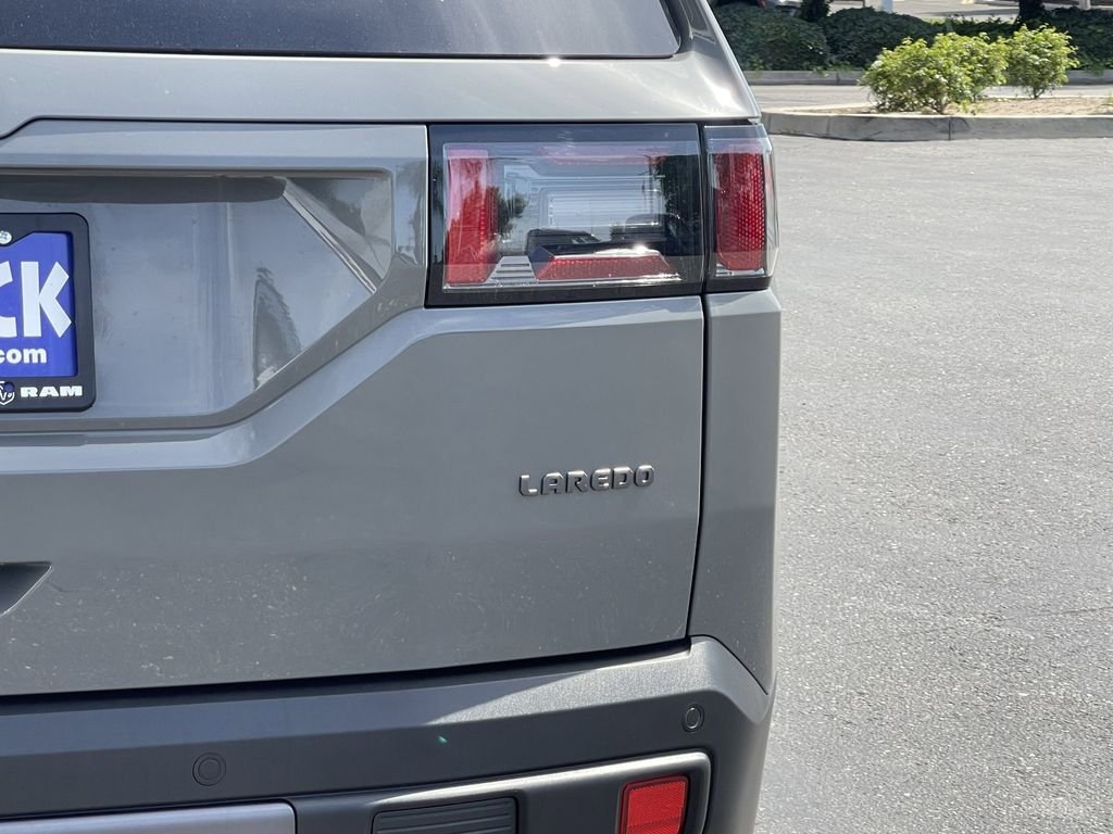 New 2026 Sting-Gray Clear-Coat Exterior Paint Jeep Laredo image 9