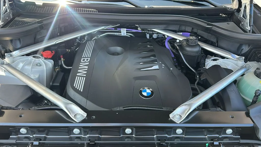 Used 2026 White BMW xDrive40i image 10