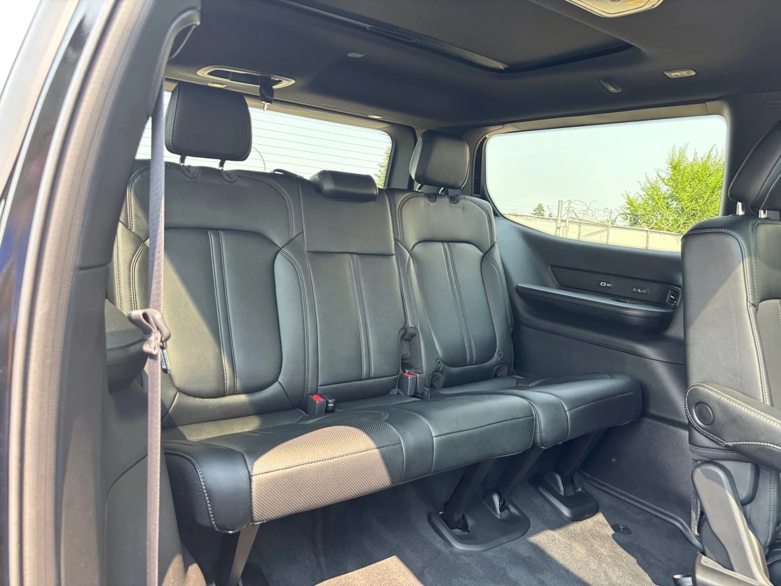 New 2026 HIGH GLOSS BLACK Jeep Limited Reserve image 25