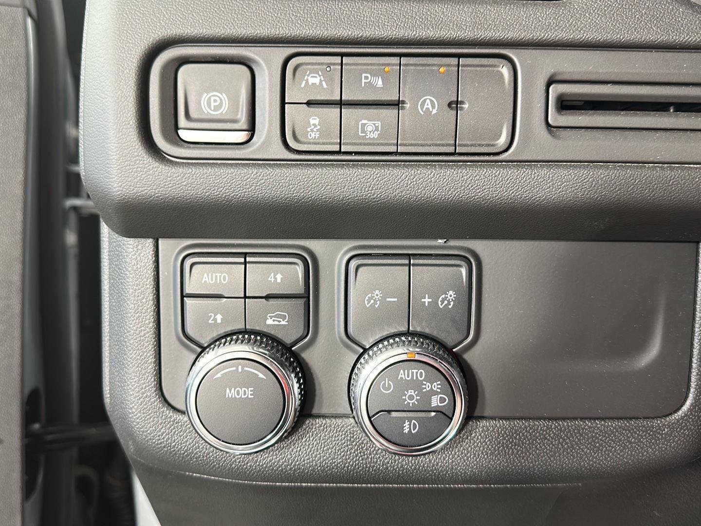 Used 2024 Sterling Metallic GMC SLT image 10