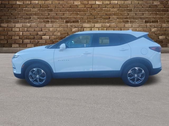 2025 Chevrolet Blazer 2LT photo 2