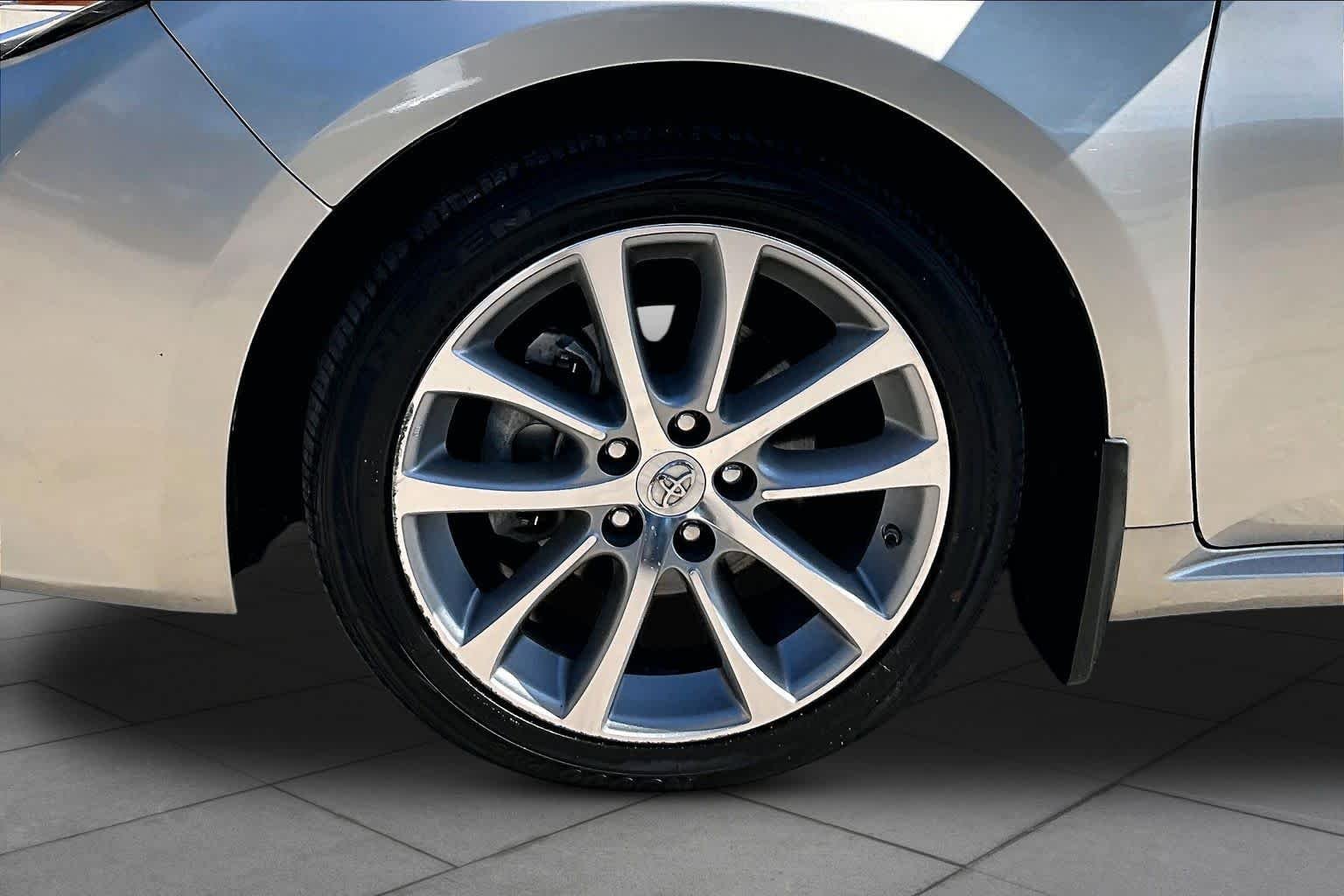 Used 2014 Creme Brulee Mica Toyota XLE image 11