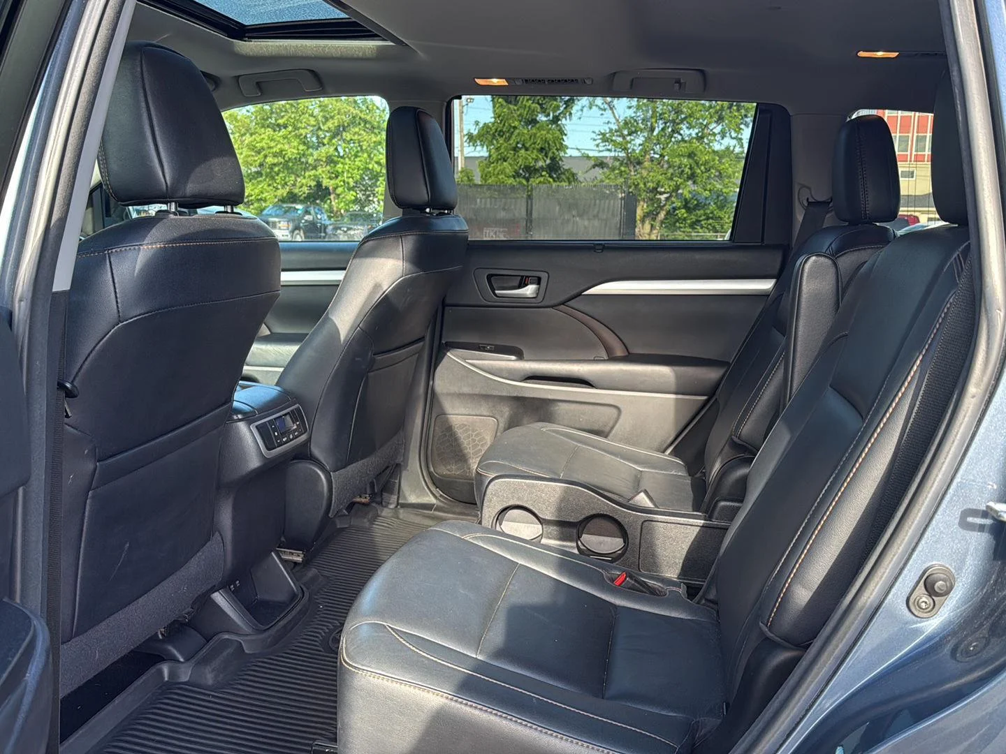 Used 2017 Shoreline Blue Pearl Toyota XLE image 10