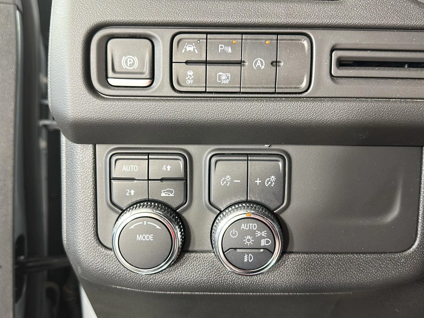 Used 2024 Sterling Metallic GMC SLT image 10
