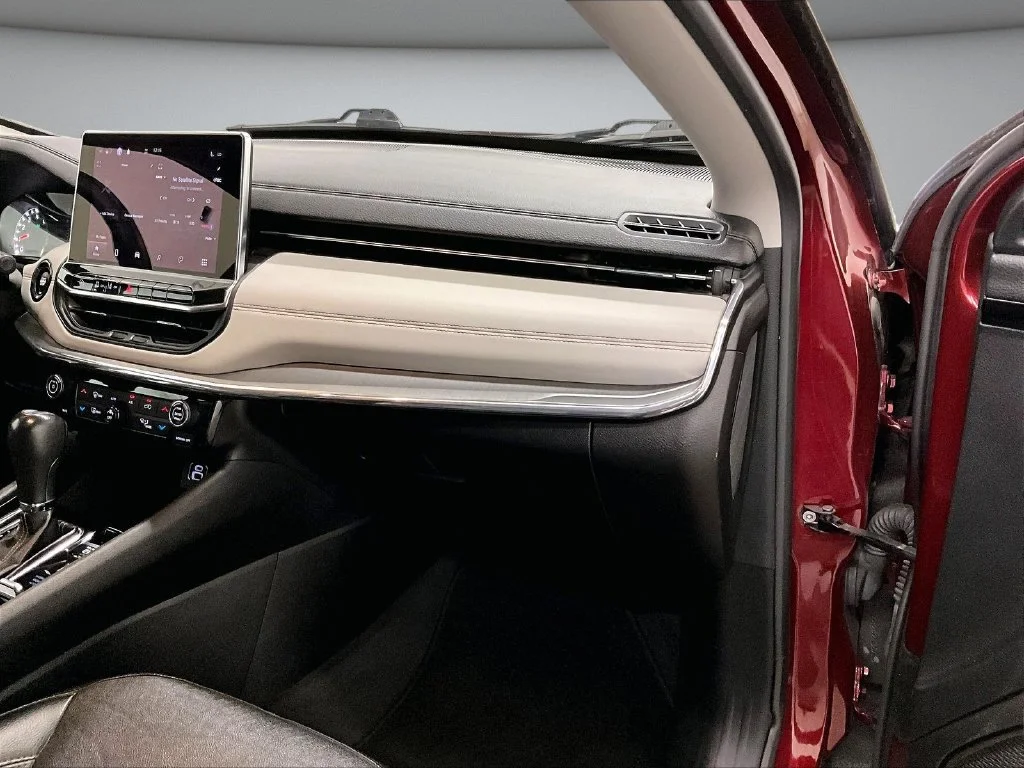 Used 2022 Red Jeep Limited image 27