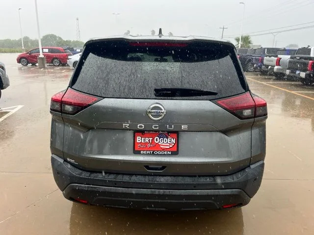 Used 2021 Gray Nissan S image 5