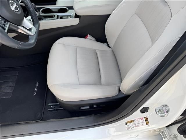 Used 2023 White Nissan 2.5 SV image 7