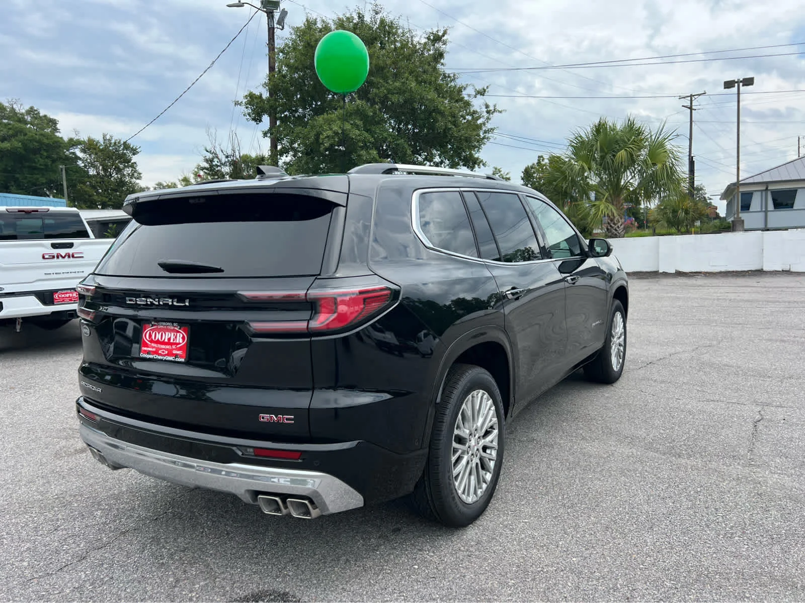 2026 GMC Acadia Denali - Photo 3