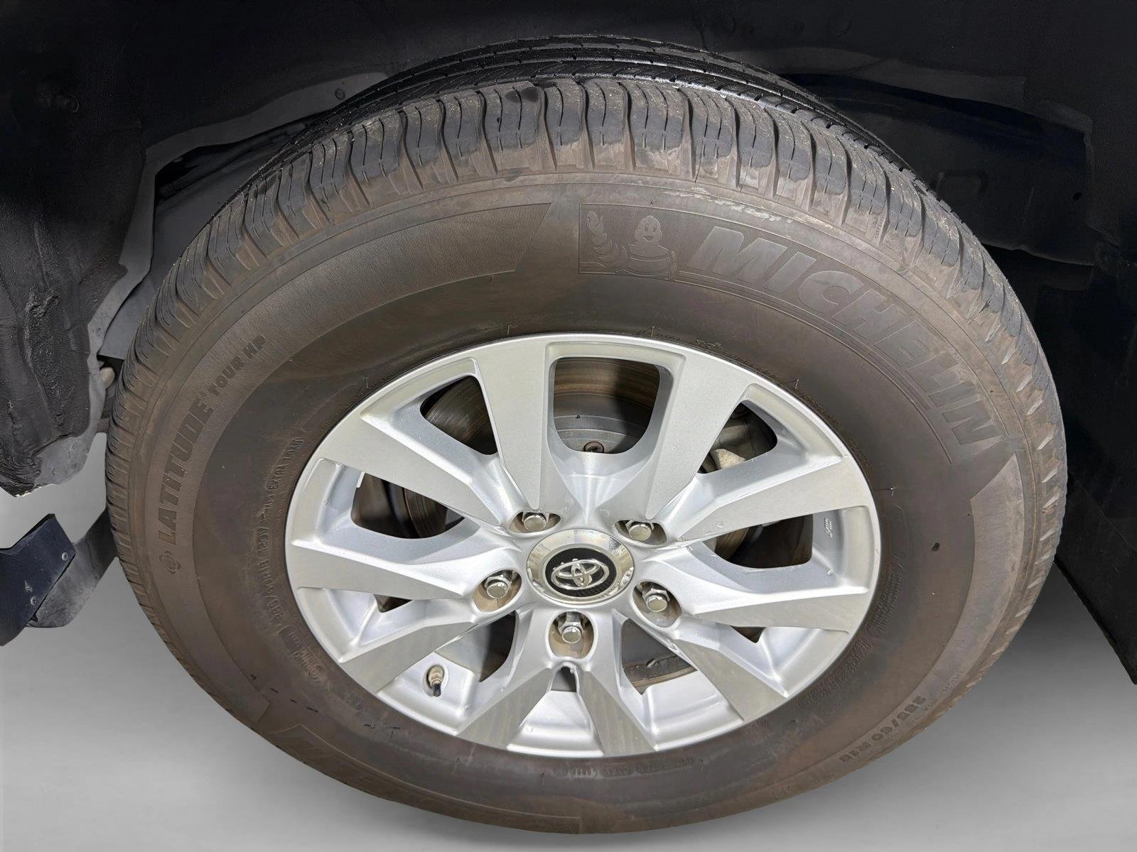 Used 2021 Blizzard Pearl Toyota  image 21