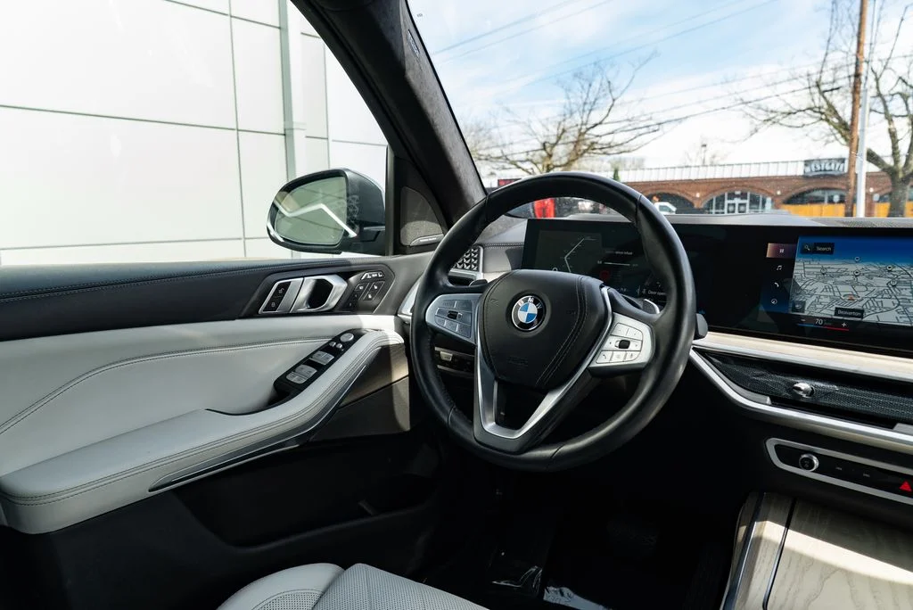 Used 2023 Gray BMW xDrive40i image 12