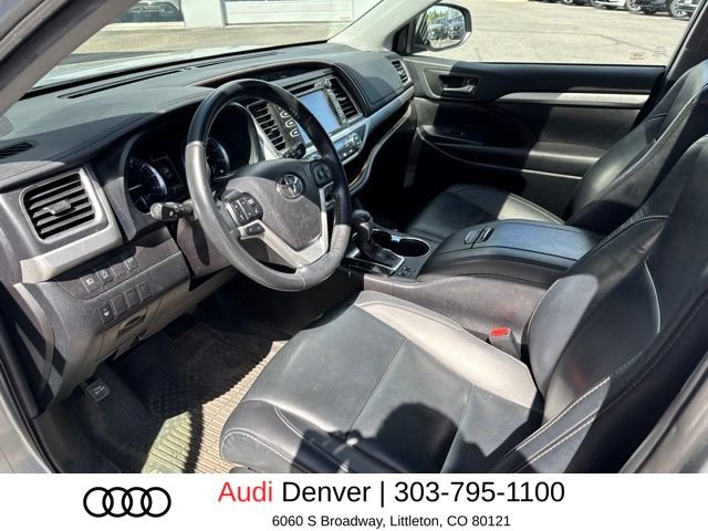 Used 2019 Silver Toyota XLE image 8