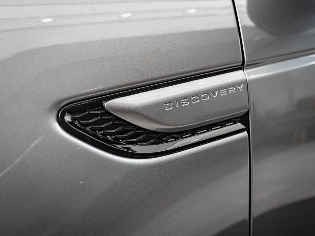 Used 2025 Eiger Grey Metallic Land Rover S image 9