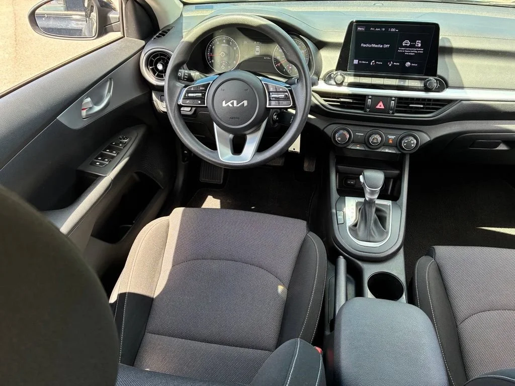 Used 2022 Aurora Black Kia LXS image 10