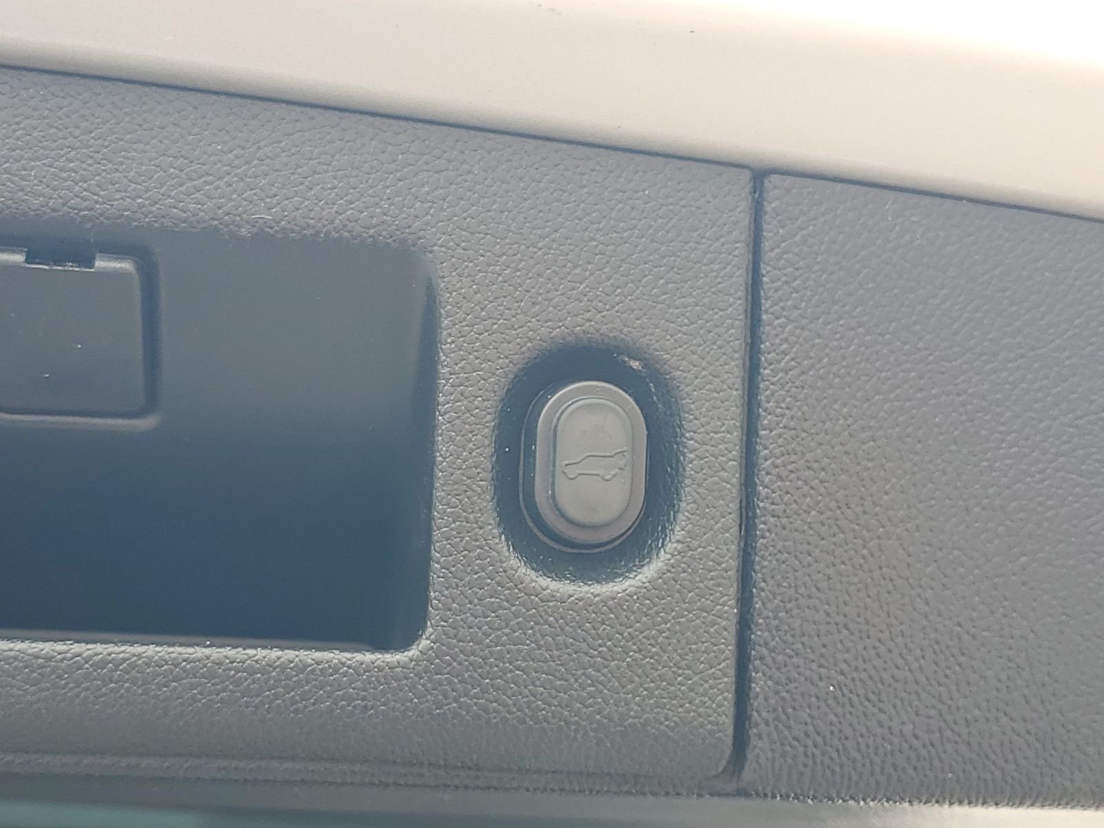 Used 2020 Silver Chevrolet Premier image 9