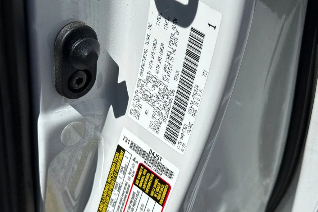 Used 2022 White Toyota SR5 image 32
