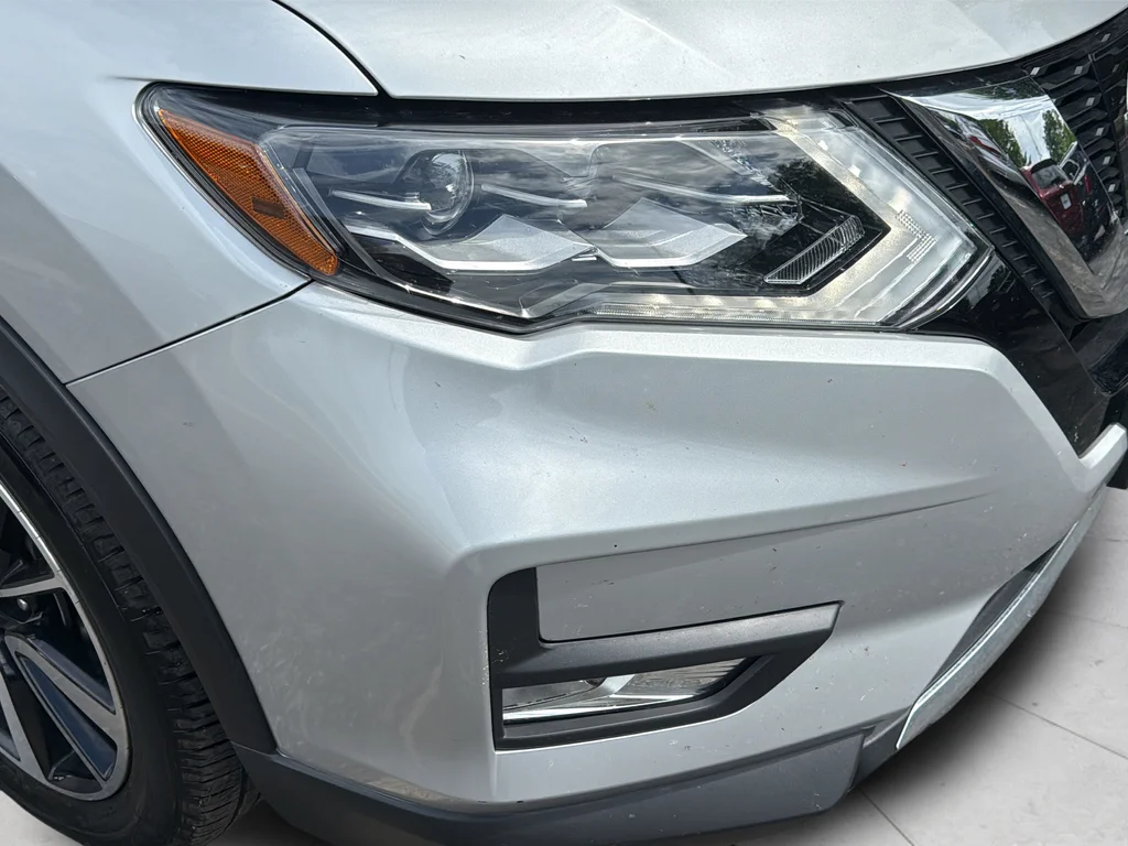 Used 2017 Silver Nissan SL image 27