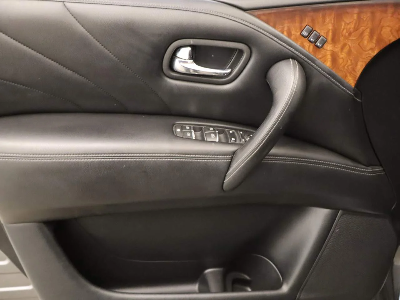 Used 2016 Graphite Shadow INFINITI  image 21