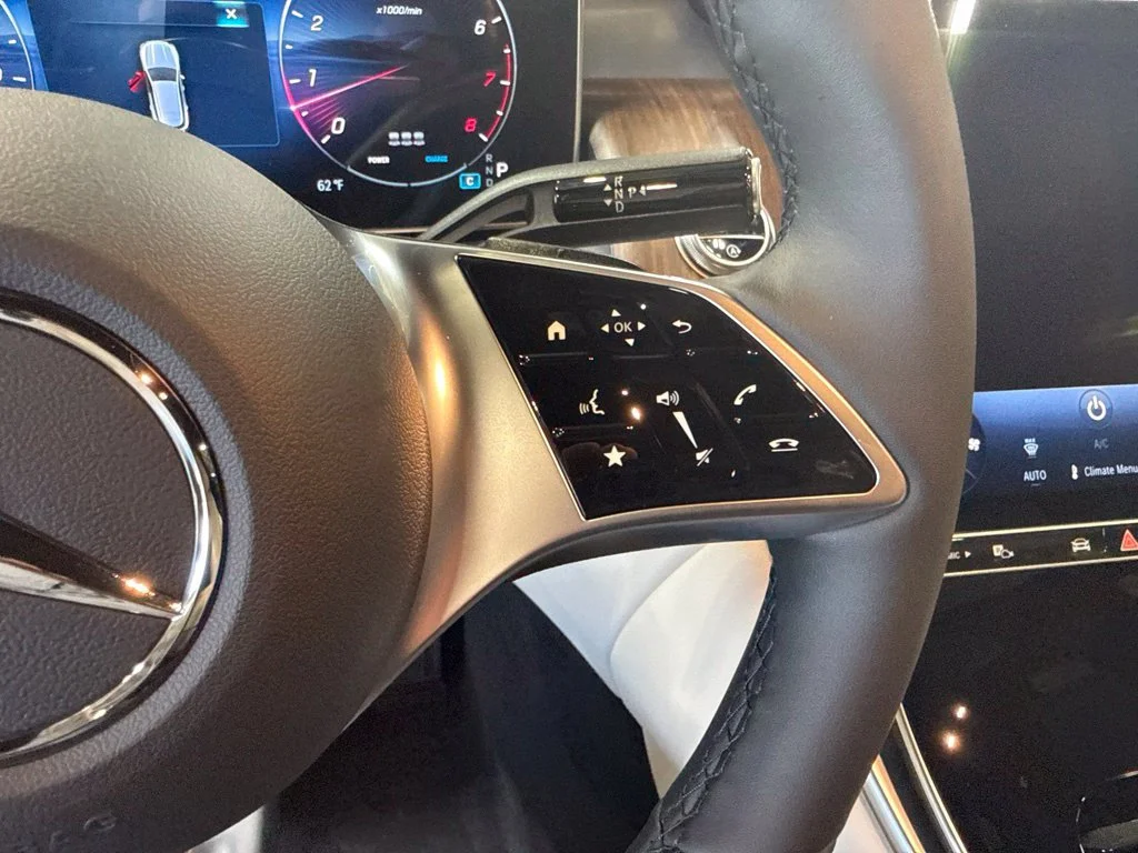 New 2027 Polar White Mercedes-Benz GLC 300 image 31
