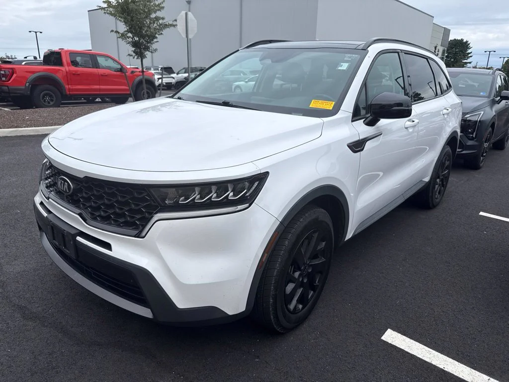 Used 2021 White Kia S image 7